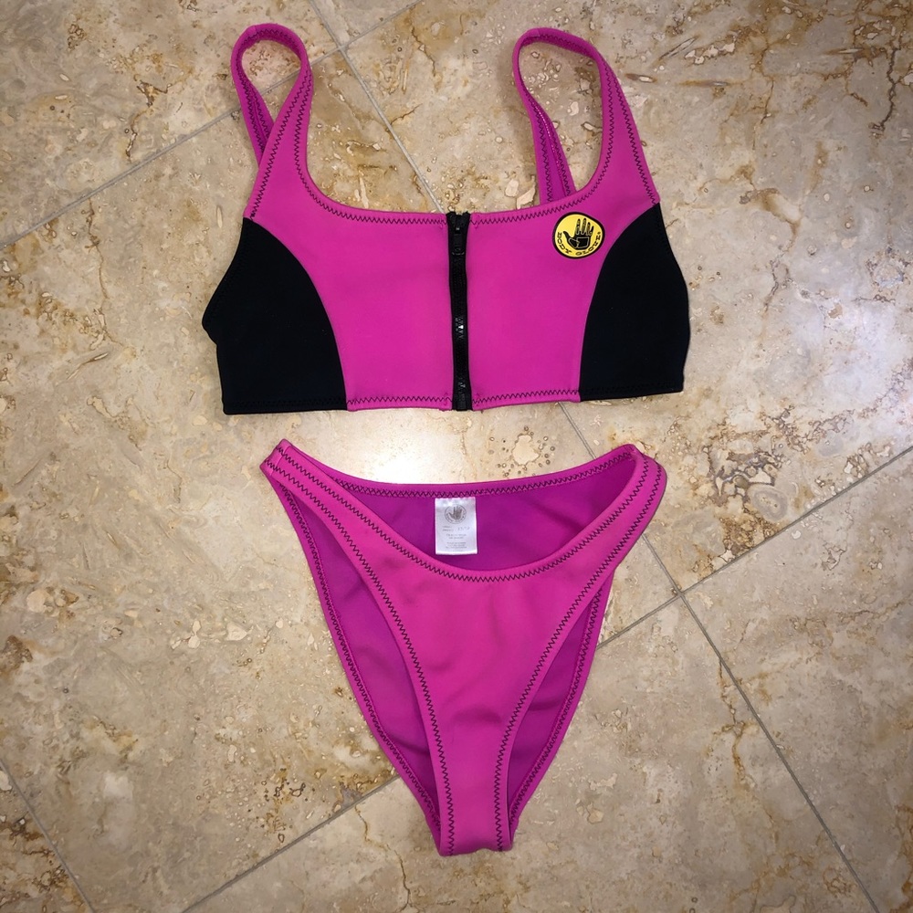 Body glove    xsmall bottoms and small top set